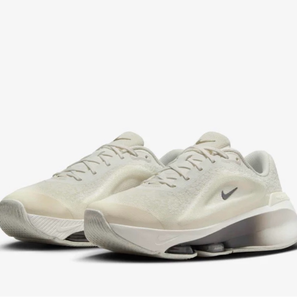 Women's W Nike Versair      Coconut Milk/Iron Grey-Sail          Size 8.5
